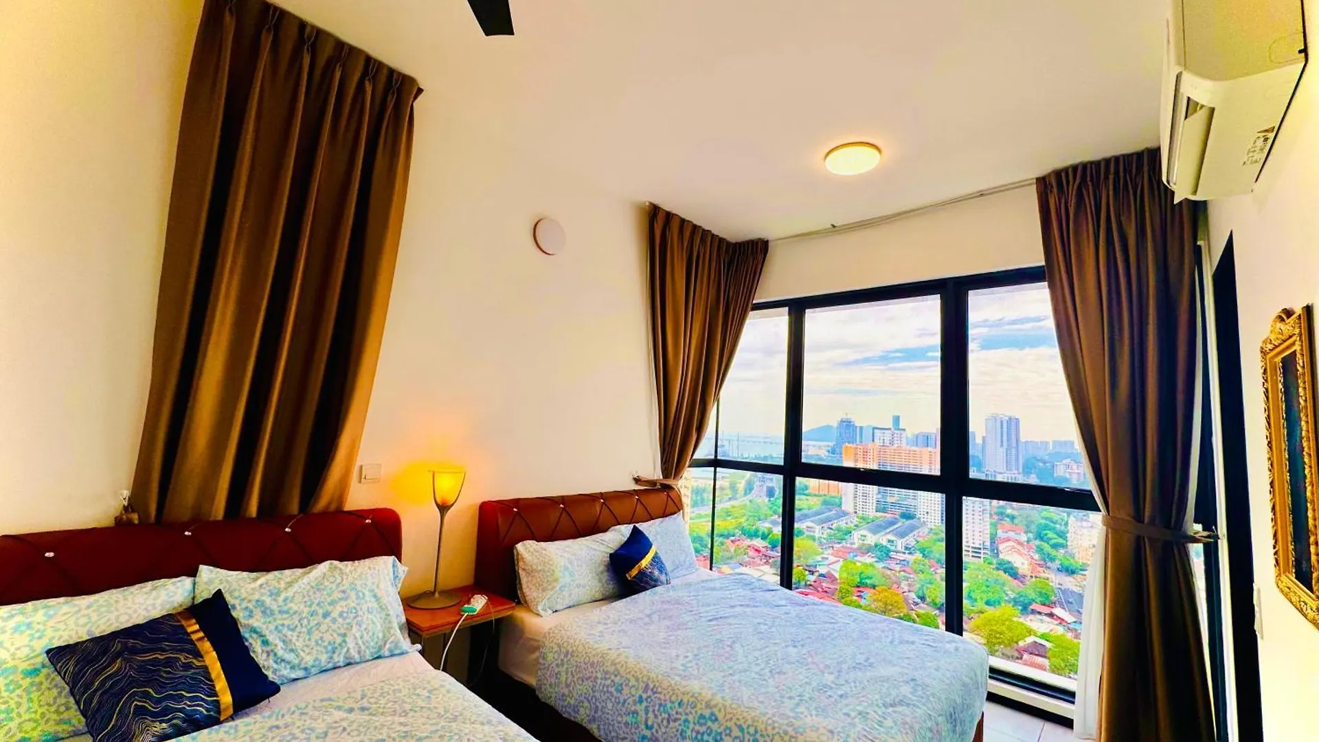 Apartment Perfect For Groups! 2Br With 5 Queen Beds & Wifi Jelutong