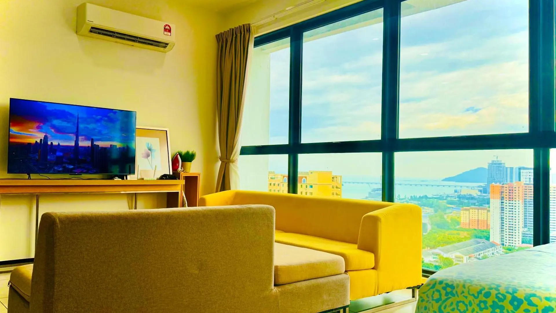 Perfect For Groups! 2Br With 5 Queen Beds & Wifi Jelutong Ma­lay­sia